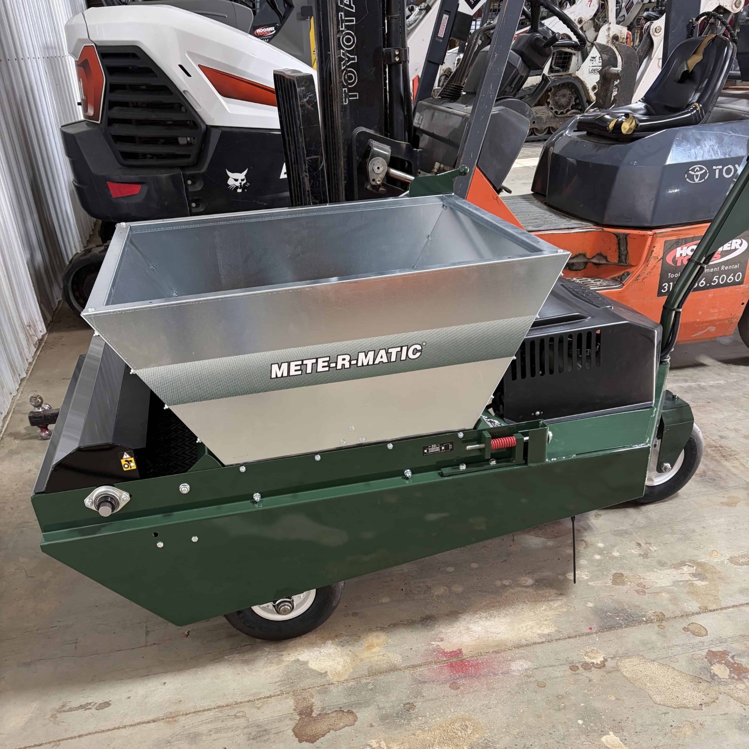Mete-R-Matic Topdresser